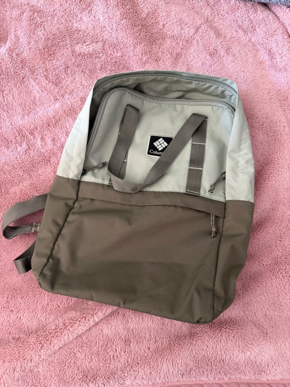 Columbia Olive Green & Light Gray Two-Tone Backpack